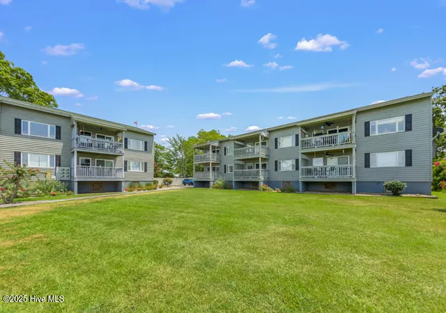 Listing Photo 4 - Condo for sale in building located at 303 Midyette St, Oriental, NC 28571 - Unit #A1