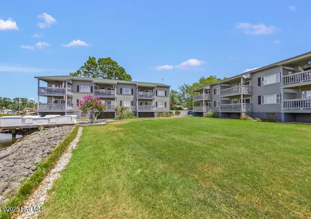 Listing Photo 5 - Condo for sale in building located at 303 Midyette St, Oriental, NC 28571 - Unit #A1