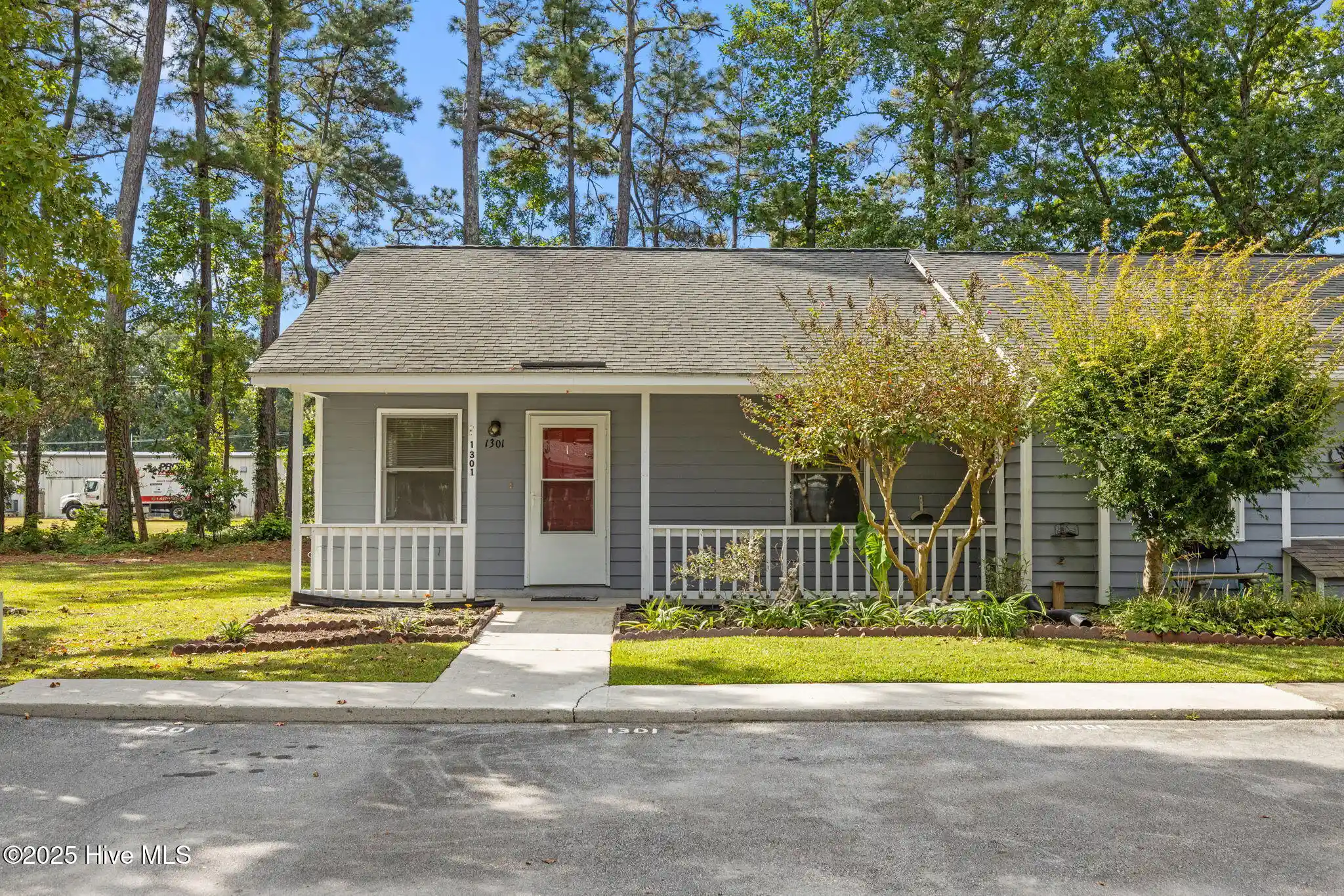 Listing Photo 1 - Condo for sale in 600 N 35Th St located at 600 N 35Th St, Morehead, NC 28557 - Unit #1301