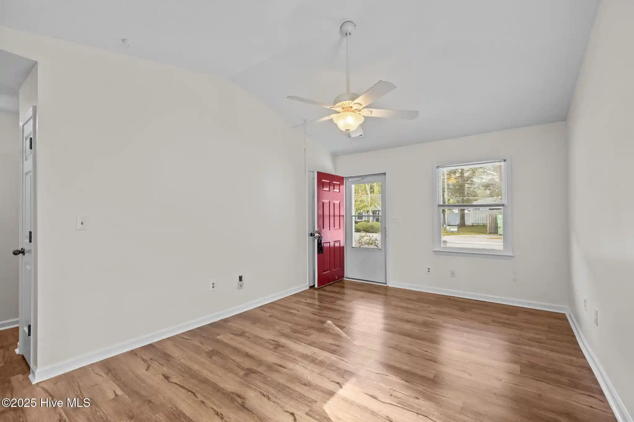 Listing Photo 2 - Condo for sale in 600 N 35Th St located at 600 N 35Th St, Morehead, NC 28557 - Unit #1301