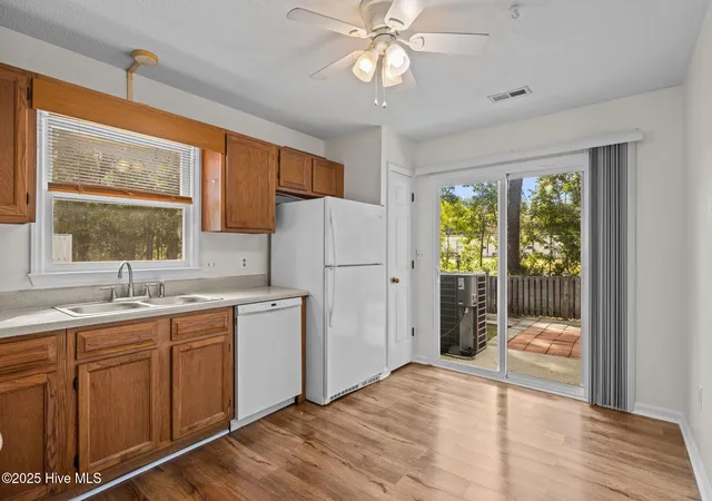 Listing Photo 3 - Condo for sale in building located at 600 N 35Th St, Morehead, NC 28557 - Unit #1301