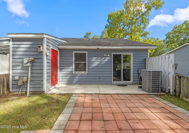 Listing Photo 4 - Condo for sale in building located at 600 N 35Th St, Morehead, NC 28557 - Unit #1301