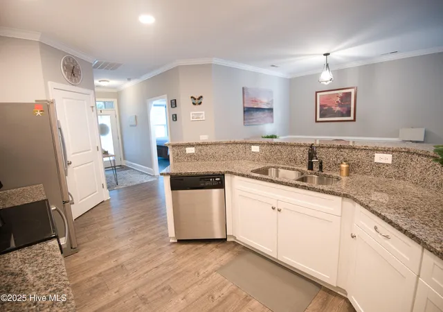 Listing Photo 4 - Condo for sale in building located at 7195 Bonaventure St SW, Ocean Isle Beach, NC 28469 - Unit #404