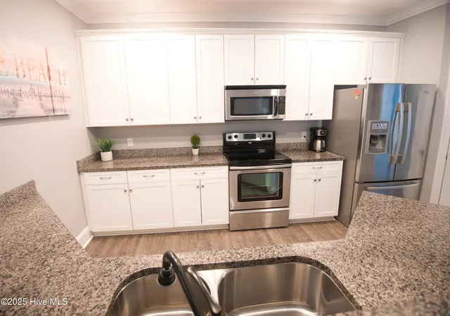 Listing Photo 5 - Condo for sale in building located at 7195 Bonaventure St SW, Ocean Isle Beach, NC 28469 - Unit #404