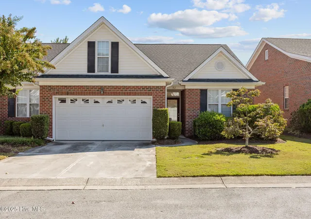 Listing Photo 1 - Condo for sale in building located at 5006 Carleton Dr, Wilmington, NC 28403 - Unit #92