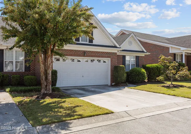Listing Photo 2 - Condo for sale in building located at 5006 Carleton Dr, Wilmington, NC 28403 - Unit #92