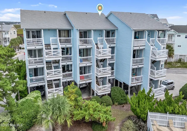 Listing Photo 3 - Condo for sale in building located at 101 Sea Oats Ln, Carolina Beach, NC 28428 - Unit #Apt D33