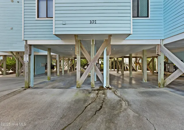 Listing Photo 4 - Condo for sale in building located at 101 Sea Oats Ln, Carolina Beach, NC 28428 - Unit #Apt D33