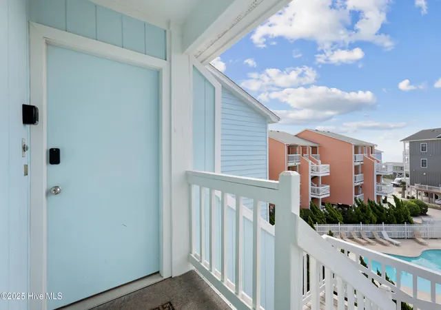 Listing Photo 5 - Condo for sale in building located at 101 Sea Oats Ln, Carolina Beach, NC 28428 - Unit #Apt D33