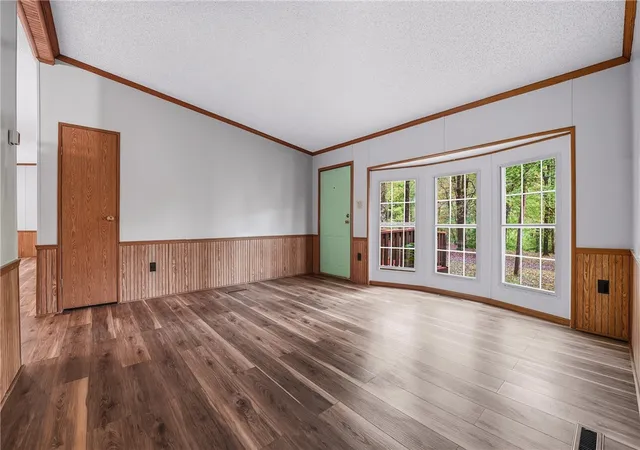 Photo 1 of Manufactured home for sale at 454 Mountain View Rd, New Castle, PA 16101 | MLS# 1723565 | Listing updated on 2025-12-23