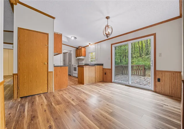 Photo 2 of Manufactured home for sale at 454 Mountain View Rd, New Castle, PA 16101 | MLS# 1723565 | Listing updated on 2025-12-23