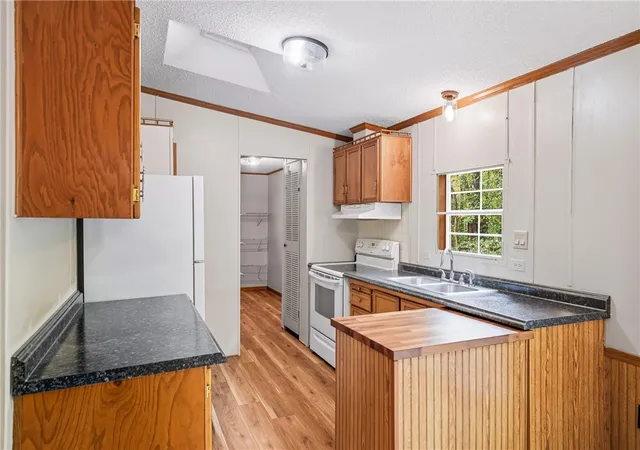 Photo 3 of Manufactured home for sale at 454 Mountain View Rd, New Castle, PA 16101 | MLS# 1723565 | Listing updated on 2025-12-23