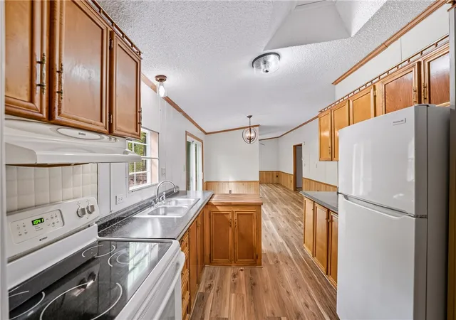 Photo 4 of Manufactured home for sale at 454 Mountain View Rd, New Castle, PA 16101 | MLS# 1723565 | Listing updated on 2025-12-23