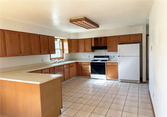 Photo 3 of Single family home for sale at 100 Belmont Ave, Canonsburg, PA 15317 | MLS# 1727465 | Listing updated on 2025-11-05