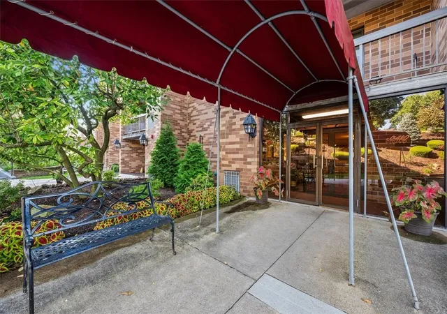 Photo 1 of Condominium at 1500 Cochran Rd #712, Pittsburgh, PA 15243 | MLS# 1671848 |  | Sold on 2025-10-03