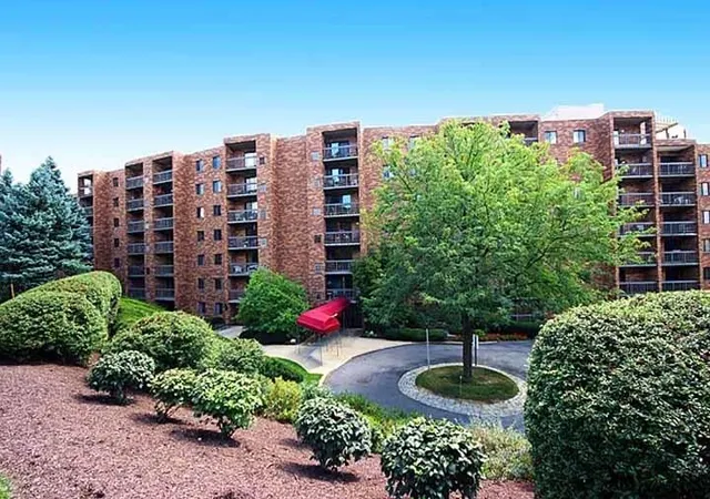 Condominium at 1500 Cochran Rd #709, Pittsburgh, PA 15243 | MLS# 1680901 | | Sold on 2025-10-06