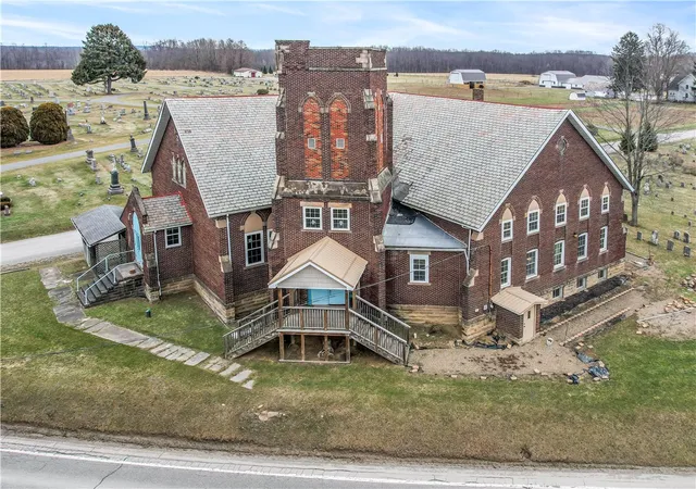 Single Family Residence at 2158 Mercer Rd, Fredonia, PA 16124 | MLS# 1687797 | | Sold on 2025-06-25