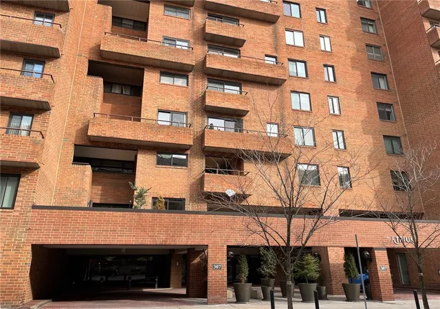 Photo 1 of Condominium at 307 S Dithridge St #809, Pittsburgh, PA 15213 | MLS# 1689445 | | Sold on 2025-06-03