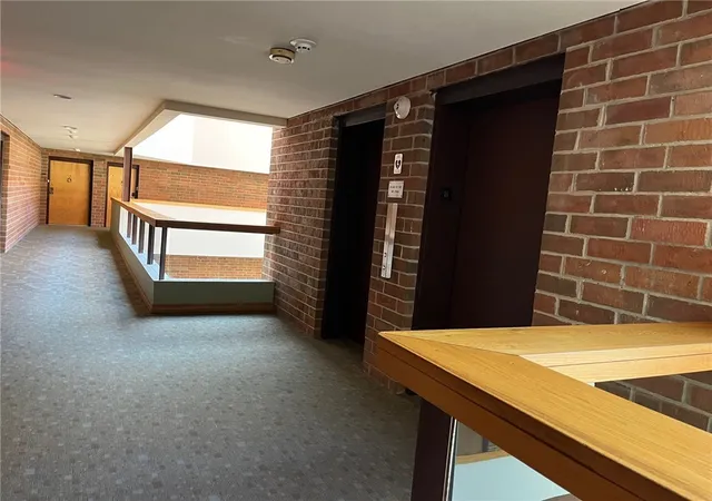 Photo 4 of Condominium at 307 S Dithridge St #809, Pittsburgh, PA 15213 | MLS# 1689445 | | Sold on 2025-06-03