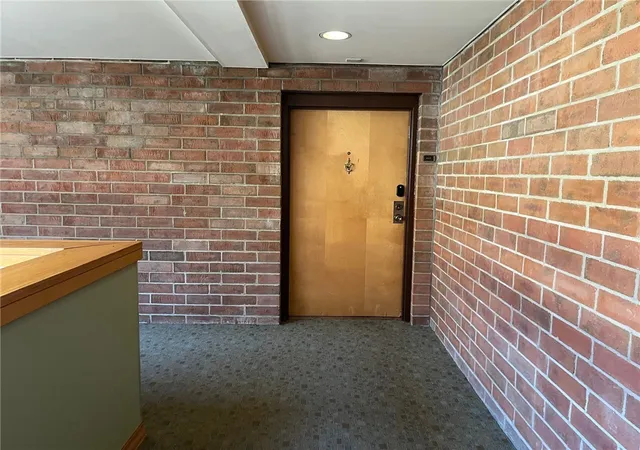 Photo 5 of Condominium at 307 S Dithridge St #809, Pittsburgh, PA 15213 | MLS# 1689445 | | Sold on 2025-06-03
