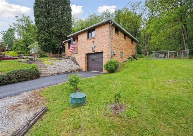 Photo 3 of Single family home for sale at 233 Valley Rd, Canonsburg, PA 15317 | MLS# 1701273 | Listing updated on 2026-05-12