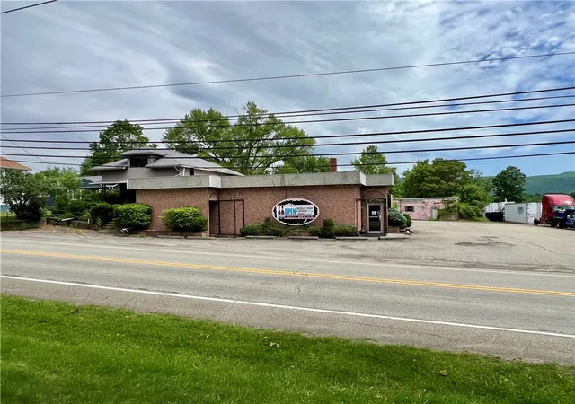 Photo 2 of Single family home for sale at 660 N Gallatin Ave, Uniontown, PA 15401 | MLS# 1702432 | Listing updated on 2026-05-19