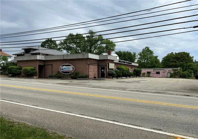 Photo 3 of Single family home for sale at 660 N Gallatin Ave, Uniontown, PA 15401 | MLS# 1702432 | Listing updated on 2026-05-19