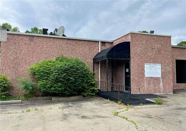 Photo 3 of Single family home for sale at 660 N Gallatin Ave, Uniontown, PA 15401 | MLS# 1702432 | Listing updated on 2026-05-19