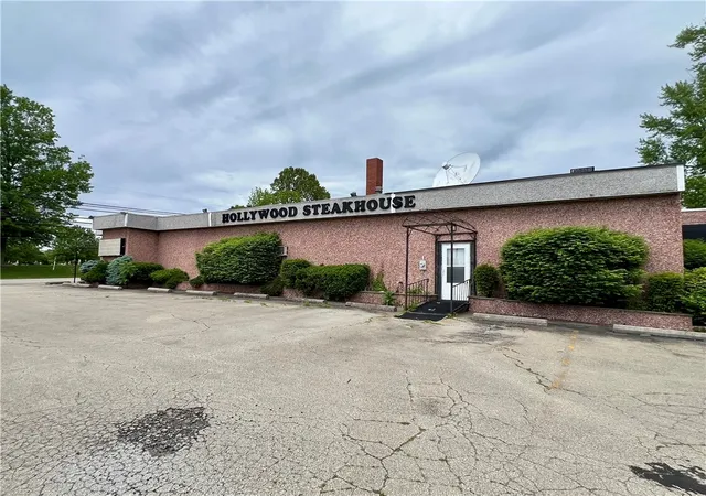 Photo 4 of Single family home for sale at 660 N Gallatin Ave, Uniontown, PA 15401 | MLS# 1702432 | Listing updated on 2026-05-19