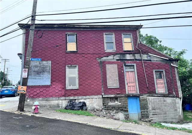 Homes for sale in Allentown, PA | 1300 Arlington Ave, Allentown, PA 15210 | MLS# 1711017