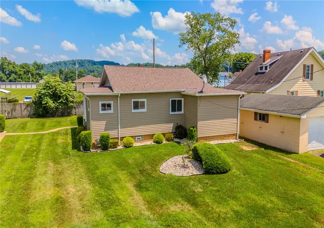 Photo 3 of Single family home for sale at 612 Elm St, Stockdale, PA 15483 | MLS# 1713104 | Listing updated on 2025-10-11