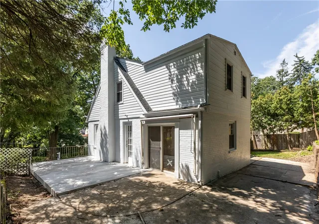 Photo 3 of Sale Pending at 607 W Waldheim Rd, Pittsburgh, PA 15215 | MLS# 1713763 | Listing updated on 2026-07-15