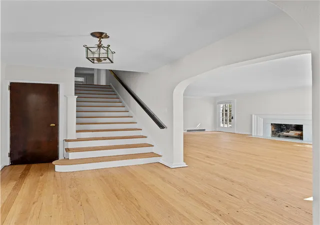 Photo 4 of Sale Pending at 607 W Waldheim Rd, Pittsburgh, PA 15215 | MLS# 1713763 | Listing updated on 2026-07-15