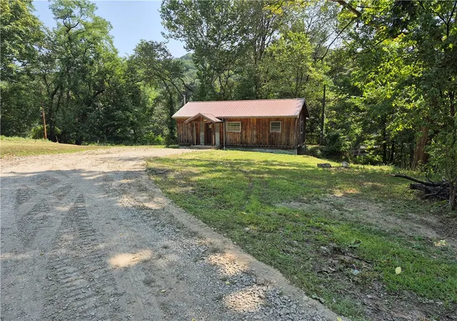 Photo 2 of Single family home for sale at 7 Mcgovern Blvd, Crescent, PA 15046 | MLS# 1714947 | Listing updated on 2026-05-30