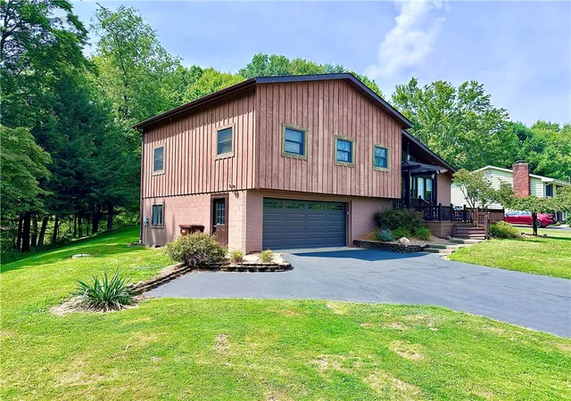 3rd image of 927 Chippewa Trl, Mercer, PA 16137 | MLS# 1716072