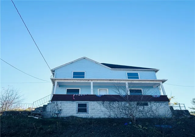 Photo 1 of Single family home for sale at 403 Lowell St, Vandergrift, PA 15690 | MLS# 1716161 | Listing updated on 2026-06-28