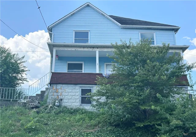 Photo 3 of Single family home for sale at 403 Lowell St, Vandergrift, PA 15690 | MLS# 1716161 | Listing updated on 2026-06-28