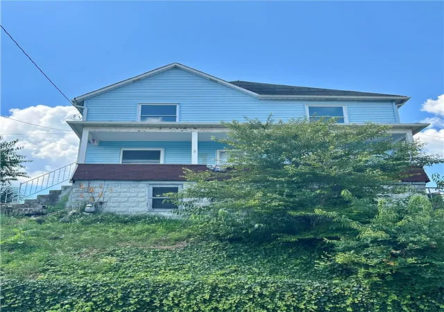 Photo 3 of Single family home for sale at 403 Lowell St, Vandergrift, PA 15690 | MLS# 1716161 | Listing updated on 2026-06-28