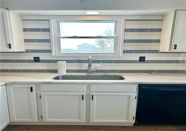 Photo 4 of Single family home for sale at 403 Lowell St, Vandergrift, PA 15690 | MLS# 1716161 | Listing updated on 2026-06-28