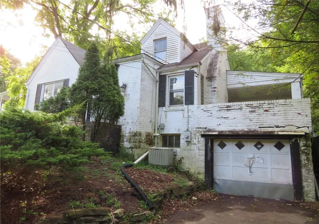 Photo 2 of Single Family Residence at 1305 Glencoe Ave, Pittsburgh, PA 15205 | MLS# 1717157 | | Sold on 2025-10-24