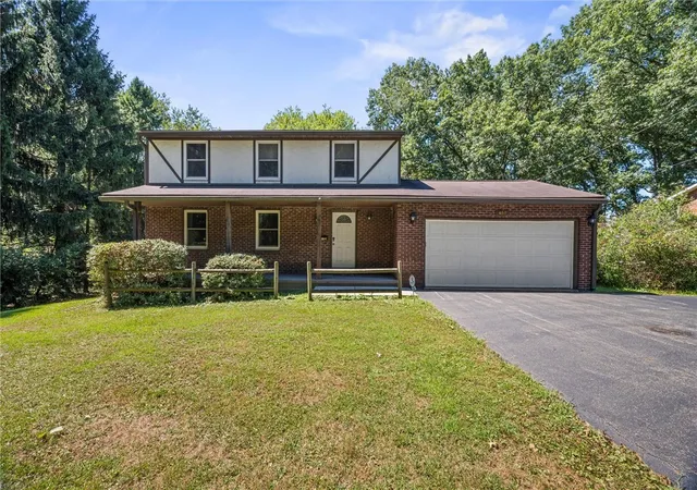 Homes for sale in Hermitage, PA | 450 Greenwood Dr, Hermitage, PA 16148 | MLS# 1717427