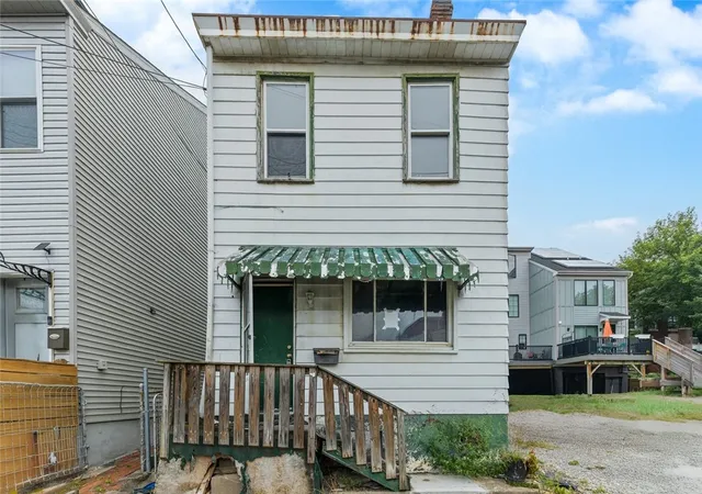 Homes for sale in Lawrenceville, PA | 5146 Dresden Way, Lawrenceville, PA 15201 | MLS# 1717816