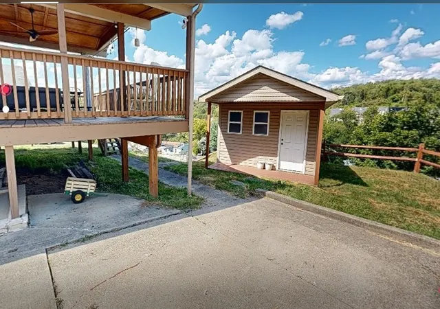 2nd image of 2230 Mckees Rocks Rd, Mc Kees Rocks, PA 15136 | MLS# 1719047