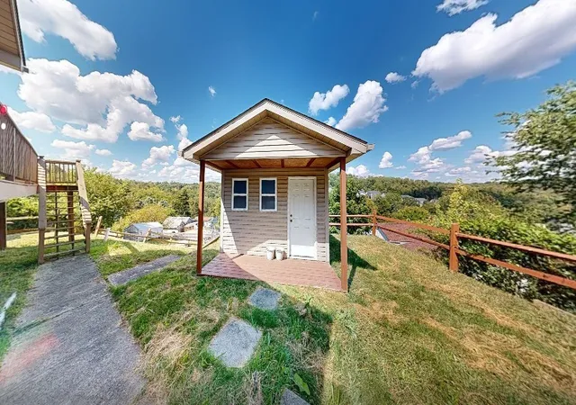 3rd image of 2230 Mckees Rocks Rd, Mc Kees Rocks, PA 15136 | MLS# 1719047