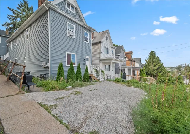 Homes for sale in Carrick, PA | 11 Maytide St, Carrick, PA 15227 | MLS# 1719252