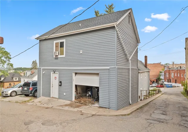 Homes for sale in Carrick, PA | 11 Maytide St, Carrick, PA 15227 | MLS# 1719252