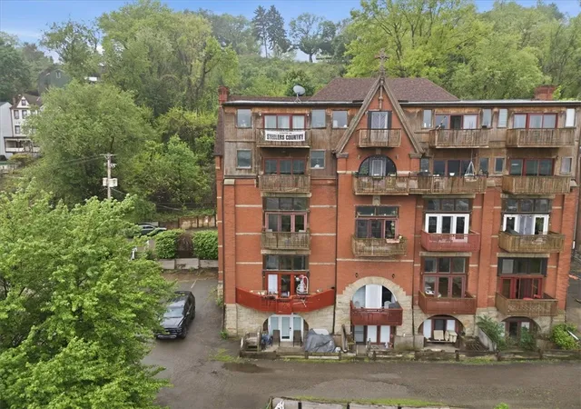 2nd image of 66 Pius St, Pittsburgh, PA 15203