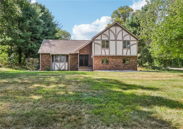 Homes for sale in Neshannock Twp, PA | 168 Cunningham Ln, Neshannock Twp, PA 16105 | MLS# 1719645