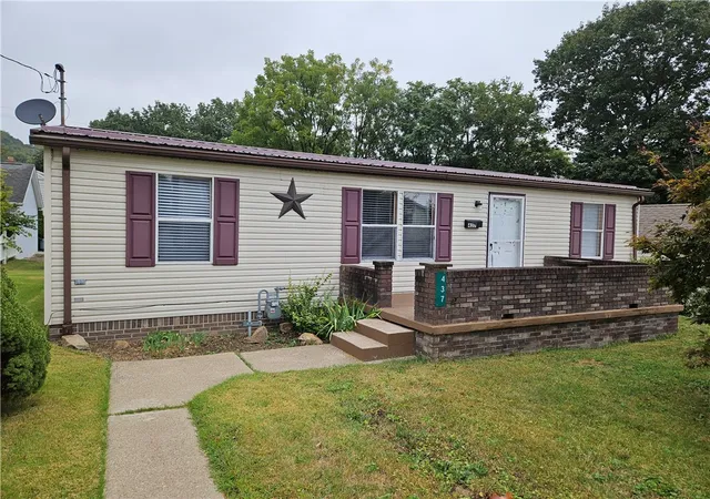 Homes for sale in Leechburg Boro, PA | 437 Lincoln Ave, Leechburg Boro, PA 15656 | MLS# 1719846