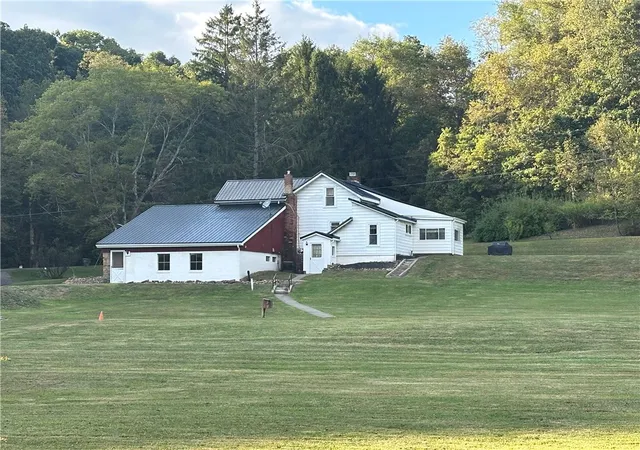 Photo 3 of Sale Pending at 489 Crisswell Rd, Butler, PA 16002 | MLS# 1720264 | Listing updated on 2026-07-02